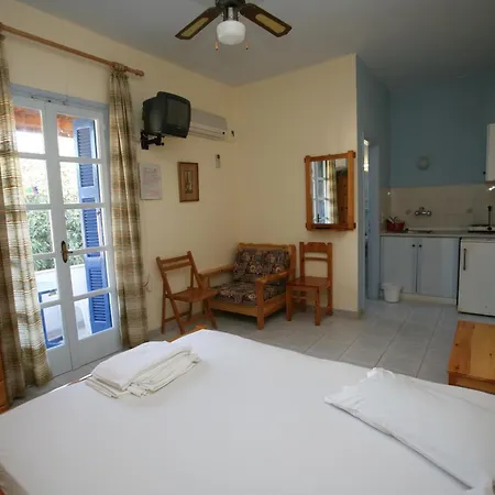 Appartement Idroussa à Batsíon Chambre photo